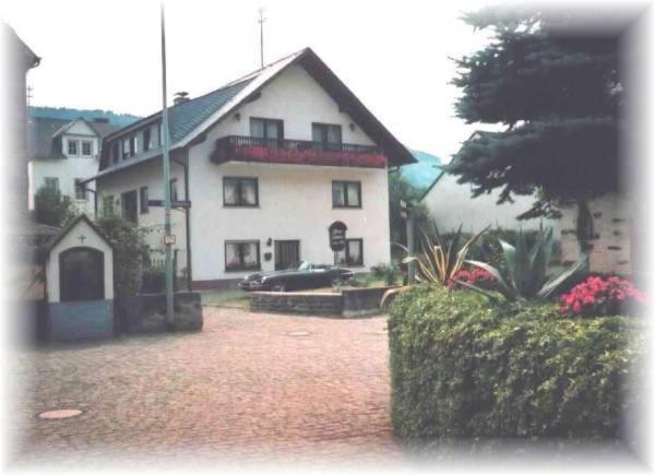 Mosel-Gastehaus Kirch Hotel Ernst Buitenkant foto
